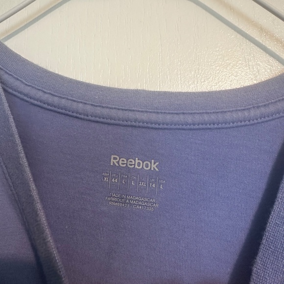 🩷Reebok T-shirt - Picture 3 of 4